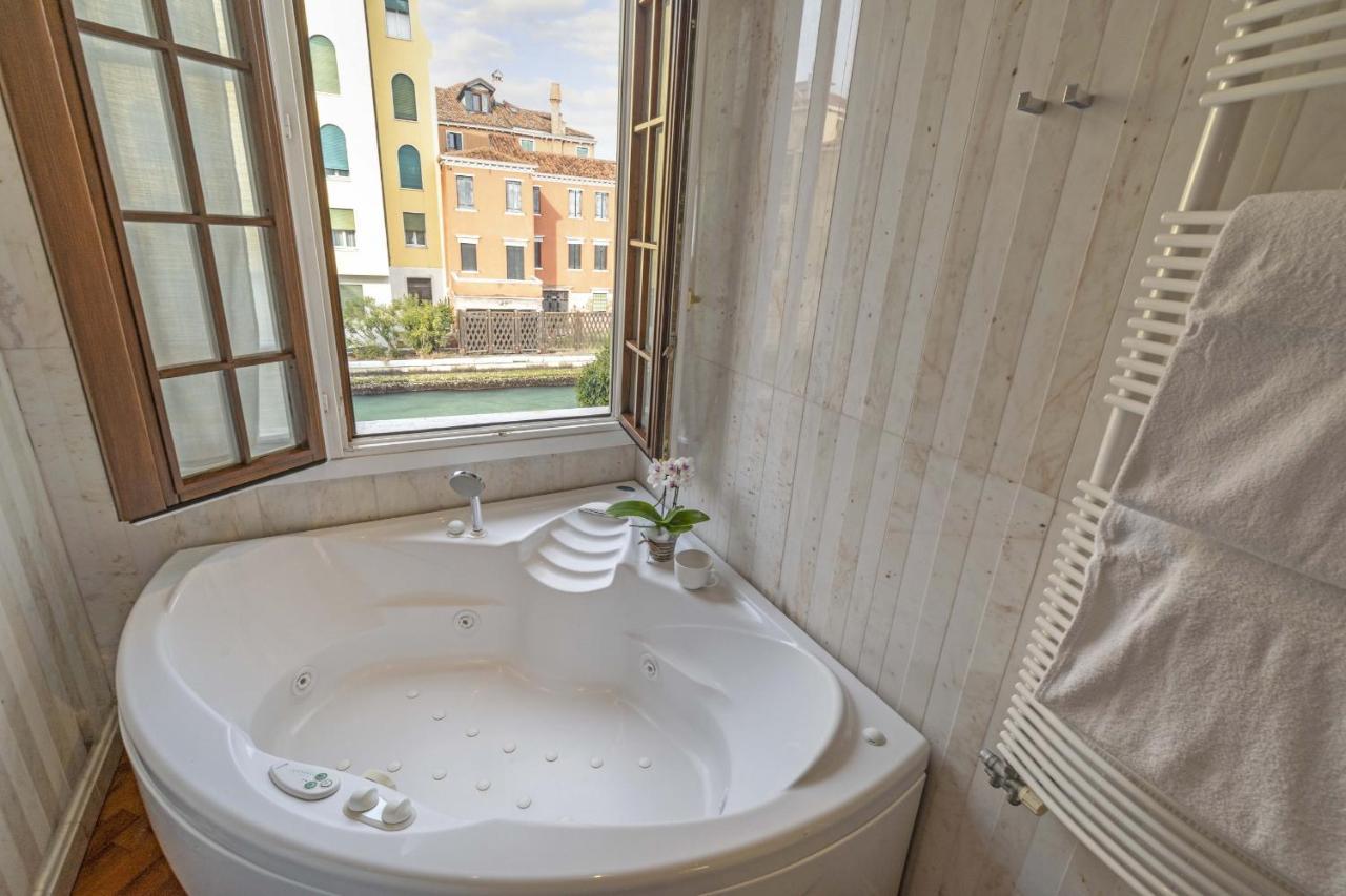 Tolentini Canal View & Terrace By Wonderful Italy Veneza Exterior foto